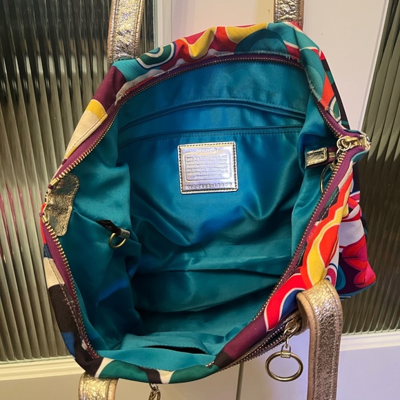 COACH Poppy Purse - Picture 3 of 6